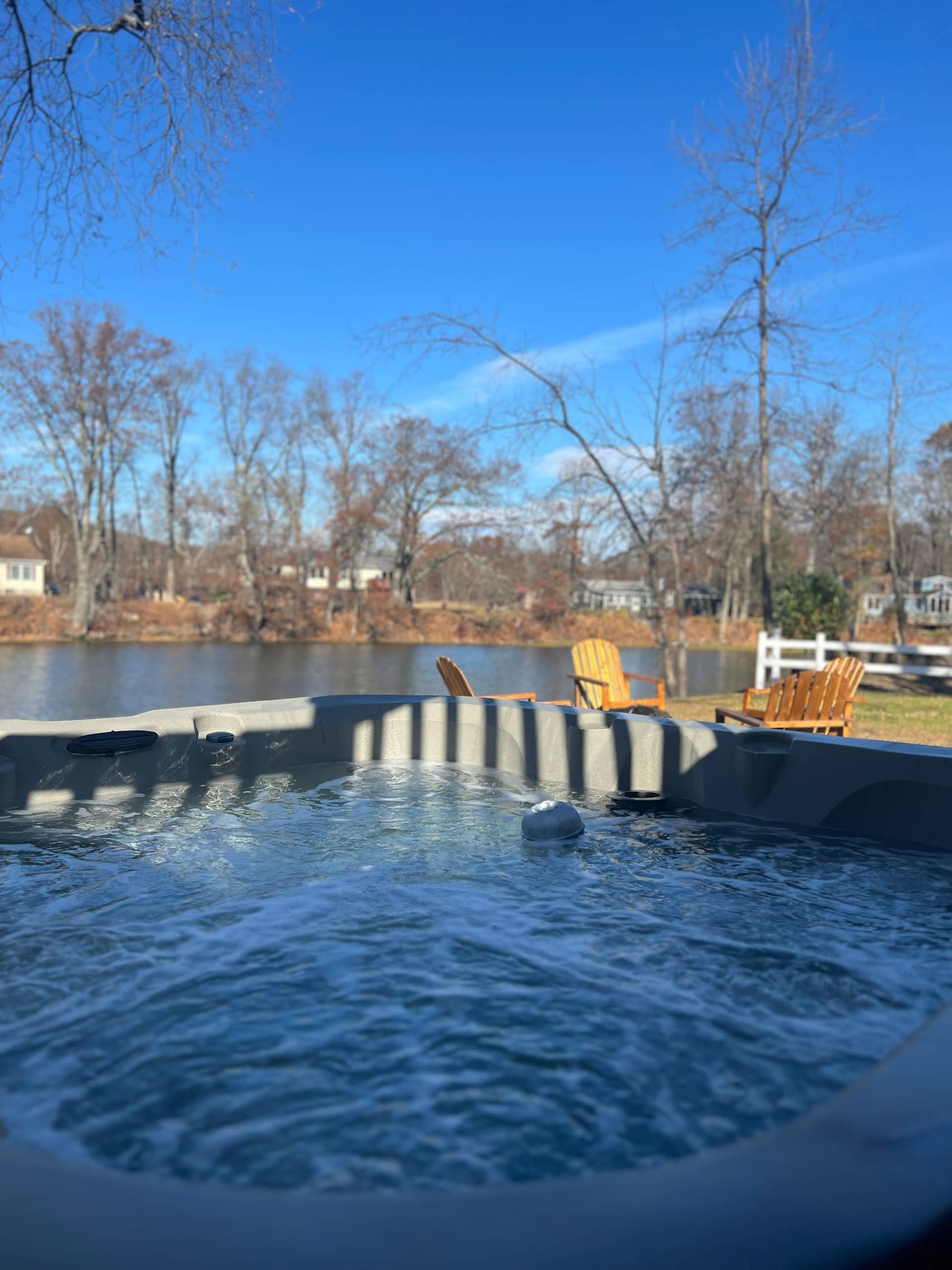 Waterfront Cottage - Hot Tub, Kayaks and Fire Pit