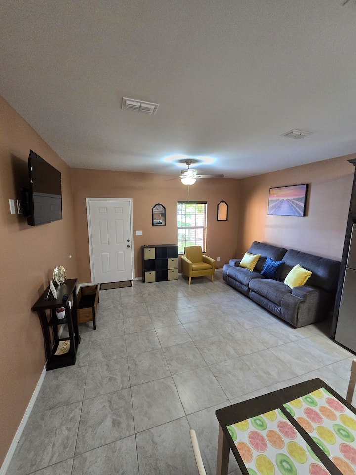 5-min Walk -Zoo
Spacious New2br - Brownsville, TX
