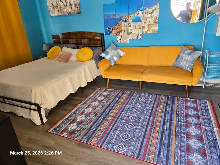 Cute And Cozy 8 Miles From Beach - Pensacola, FL
