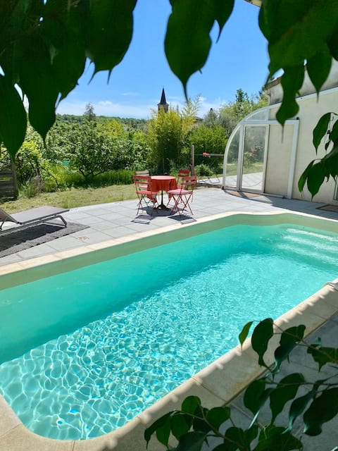 Quiet pleasant house with pool