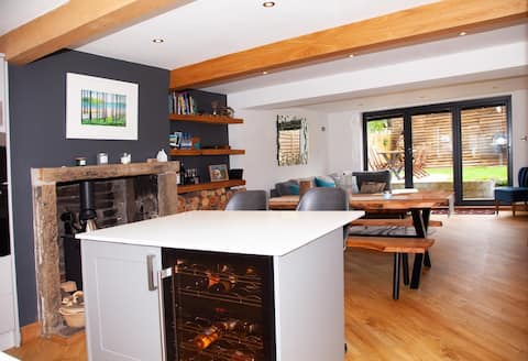 Top performing Airbnb: Quaint Cottage in Upper Denby West Yorkshire in Kirklees