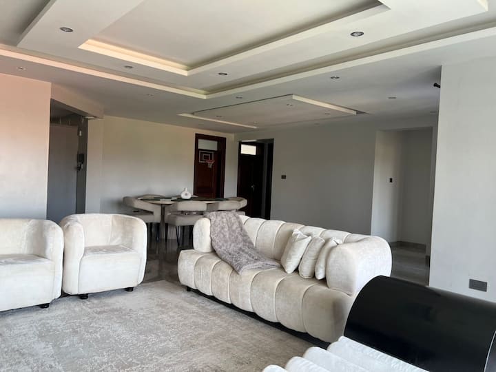 Spacious Apartment With Views & Fast Internet - Uganda
