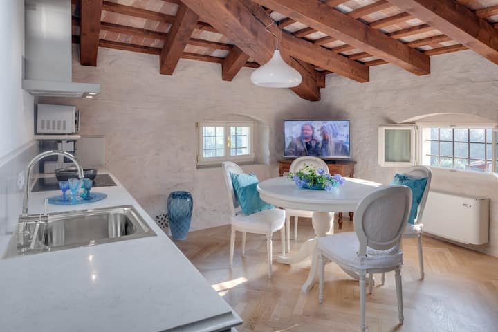 Elegant Attic For 4 Adults (Children +14 Years) - Bardolino