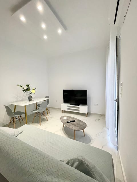 Top performing Airbnb: Amazing New Apartment In Central Nea Smirni! in Δήμος Νέας Σμύρνης