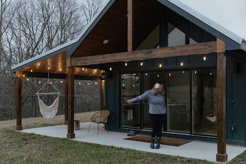 Cozy Tiny Cabin with Hot Tub near Fall Creek Falls