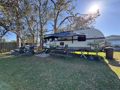Popular Airbnb listing: Lake Griffin Camper Retreat. in Leesburg