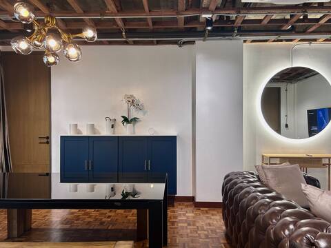 Brown Brick Thonglor Apartment-Blue Blueberry Room