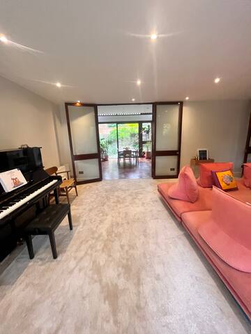 Modernist Hampstead Heath House gallery image 5