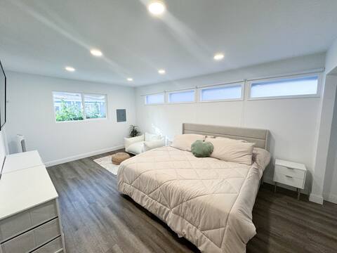 Spacious private unit!