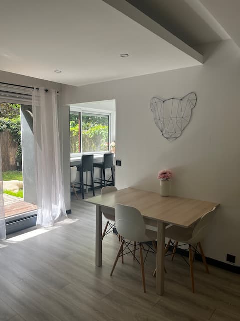 Apartment near Paris on the ground floor with garden