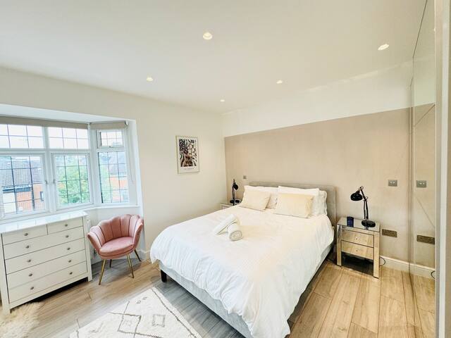 Fresh Hampstead Apartment Next to Station gallery image 4