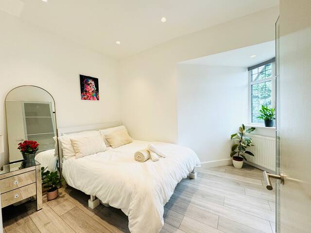 Fresh Hampstead Apartment Next to Station gallery image 5