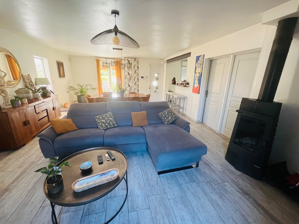 Airbnb performant: Charming villa with heated swimming pool 5 minutes from the beach à Vias