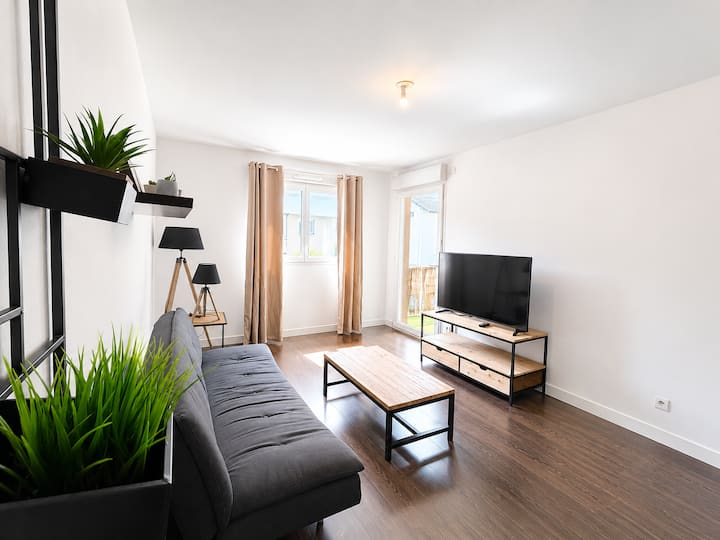 M076 T2 Chaleureux Avec Balcon Verdoyant - Ville-la-Grand