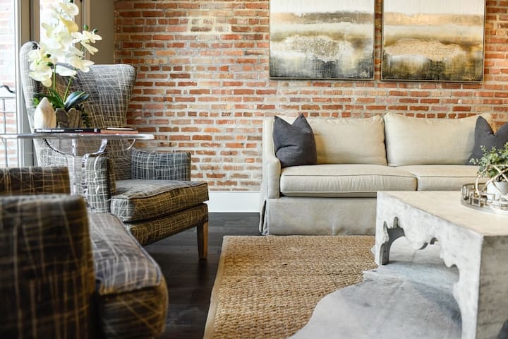 Elegant Charm in New Orleans CBD