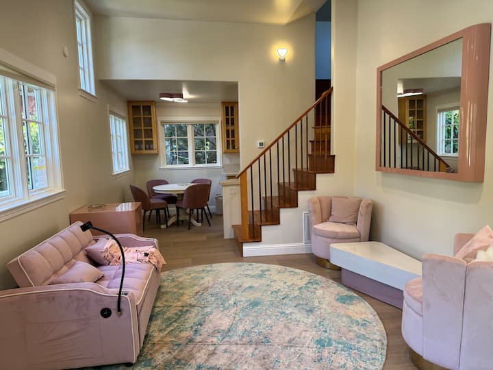 Carmel Cottage, Private Yard, Walk To Town & Beach - Monterey, CA