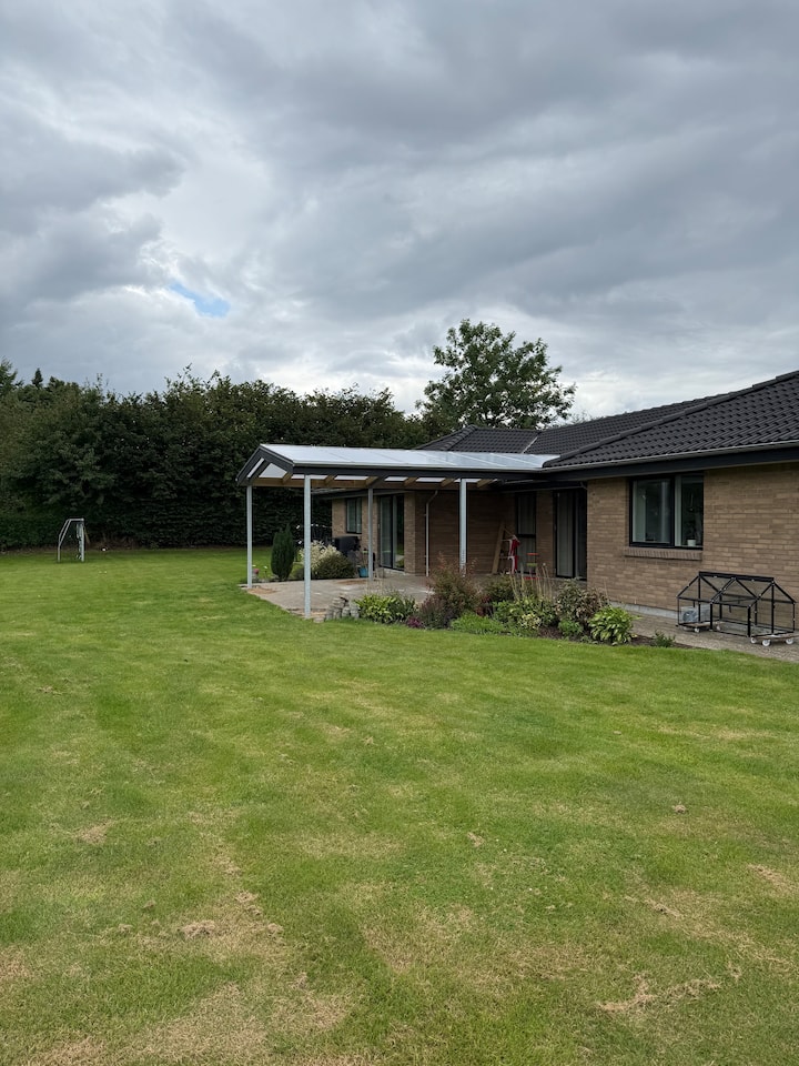 Dejligt Hus Med Stor Have - Kolding