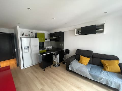 Beautiful apartment / near metro 11