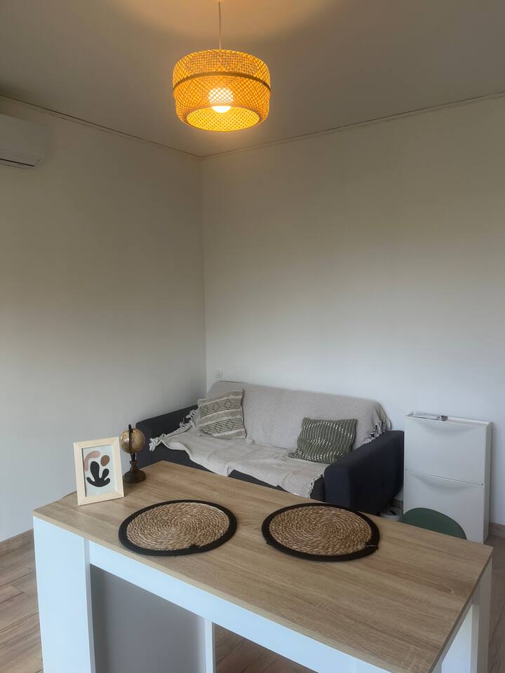 Разтегателен диван 140 см 
Сгъваемо в рамките на секунди, няма нужда да сваляте възглавниците 