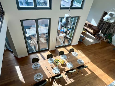 Stylish Galerie Loft • Rooftop • 4 En-Suite • WiFi