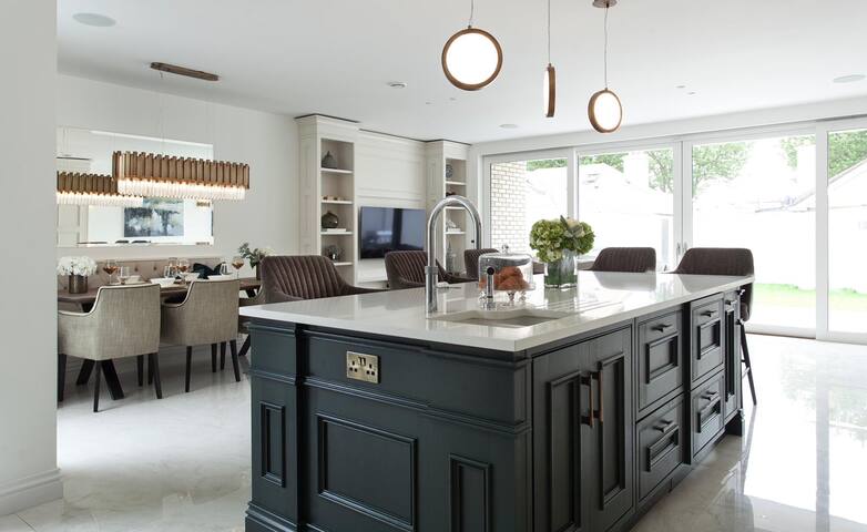 Luxury New Build 4 Bedroom Home in Gated Community gallery image 5