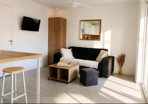 Successful Airbnb property: Cosy apartment + sea view terrace + parking in Le Barcarès