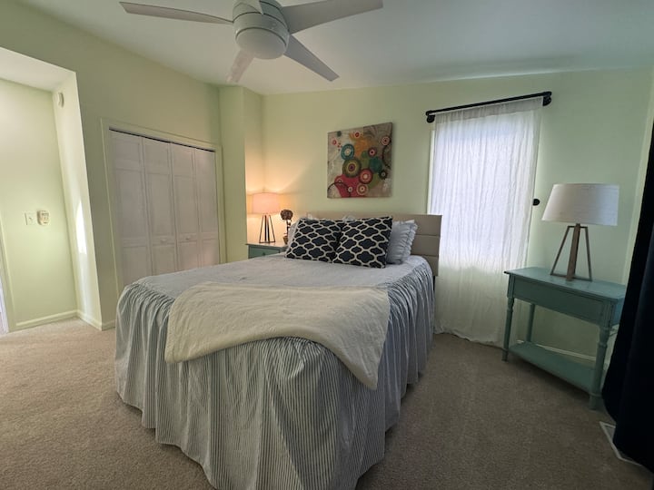 2nd floor queen bedroom