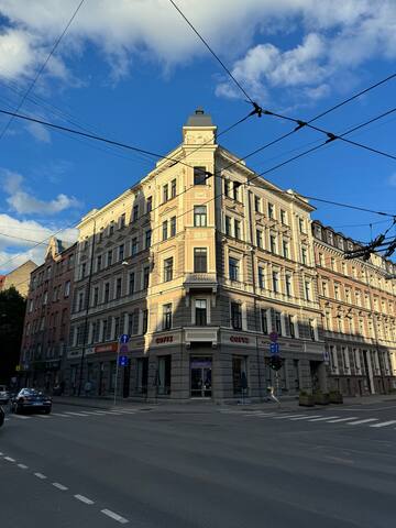 Beautiful and central art nouveau with AC gallery image 3