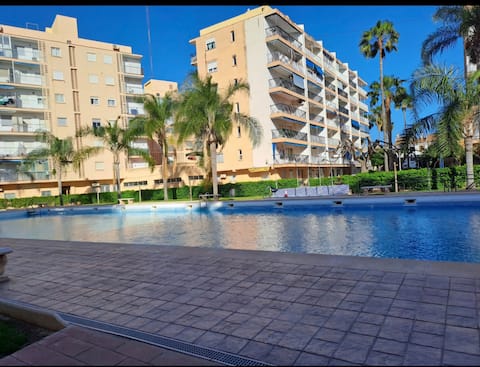 Urban Loft Valencia Playa: your oceanfront oasis.