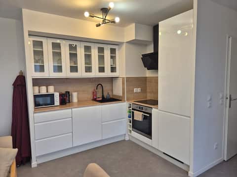 Top Airbnb: Modern T3–Terrace, Parking, near Orly/Paris in Vitry Sur Seine