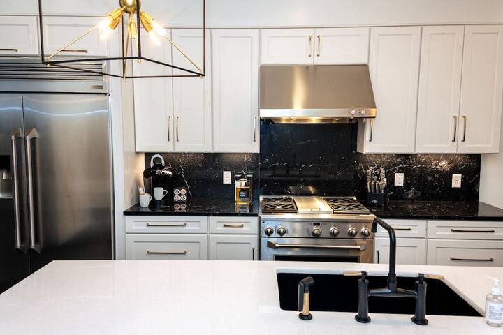 Bold Penthouse in New Orleans gallery image 2