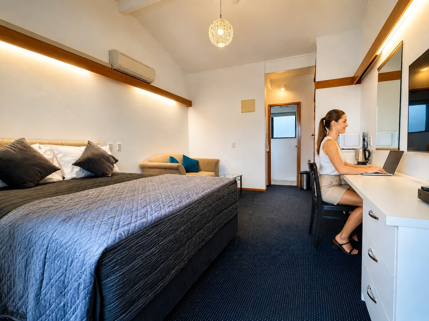 Compact, Cosy Studio 5