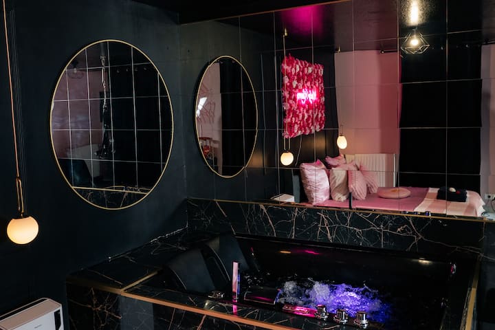 Pinky Room: Love Room With Jacuzzi - Villepinte