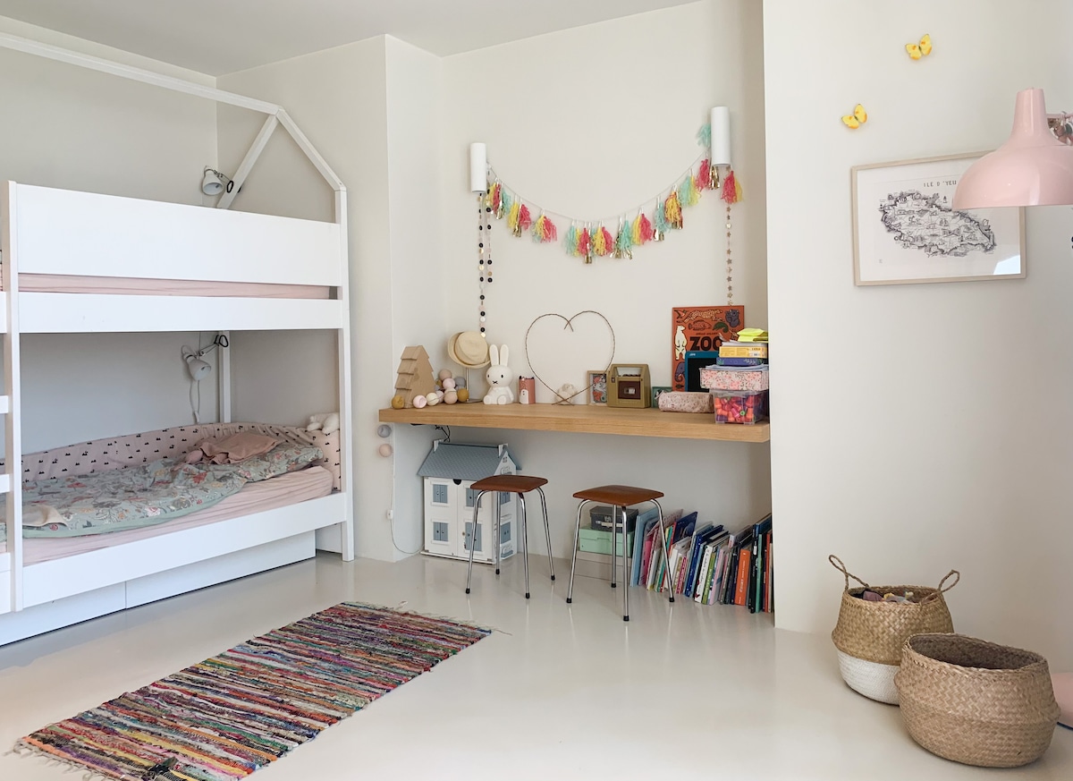 Litera 90x190 y espacio de oficina 