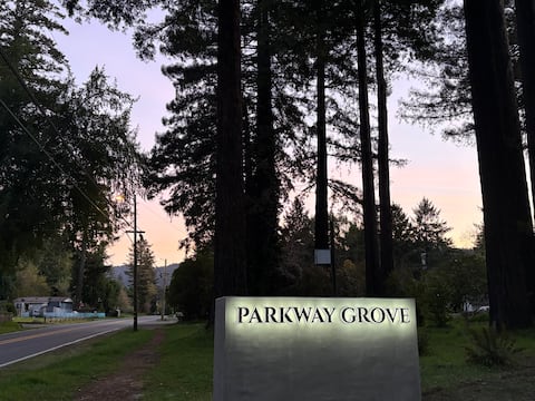 Parkway Grove Spa Shower & Private Hot Tub Patio