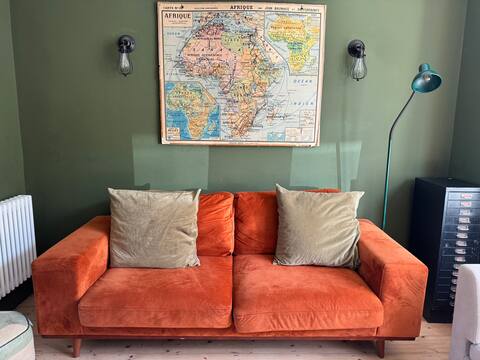 Top performing Airbnb: Family friendly Victorian home near stunning park in Windmill Hill