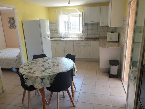 Popular Airbnb listing: 2-bedroom house with terrace and parking, 500 m from the beach in Canet En Roussillon