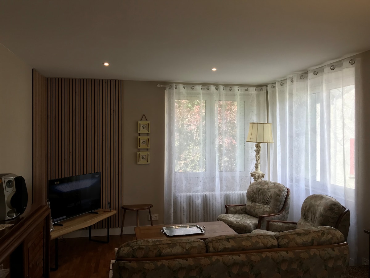 Airbnb performant: House, large garden, 10 min walk to the city center à Argentat Sur Dordogne