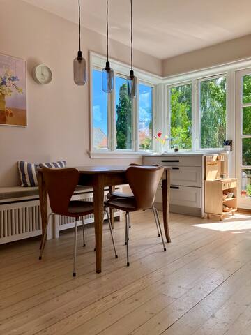 Hyggeligt lille hus tæt på KBH gallery image 2