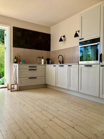 Hyggeligt lille hus tæt på KBH gallery image 3