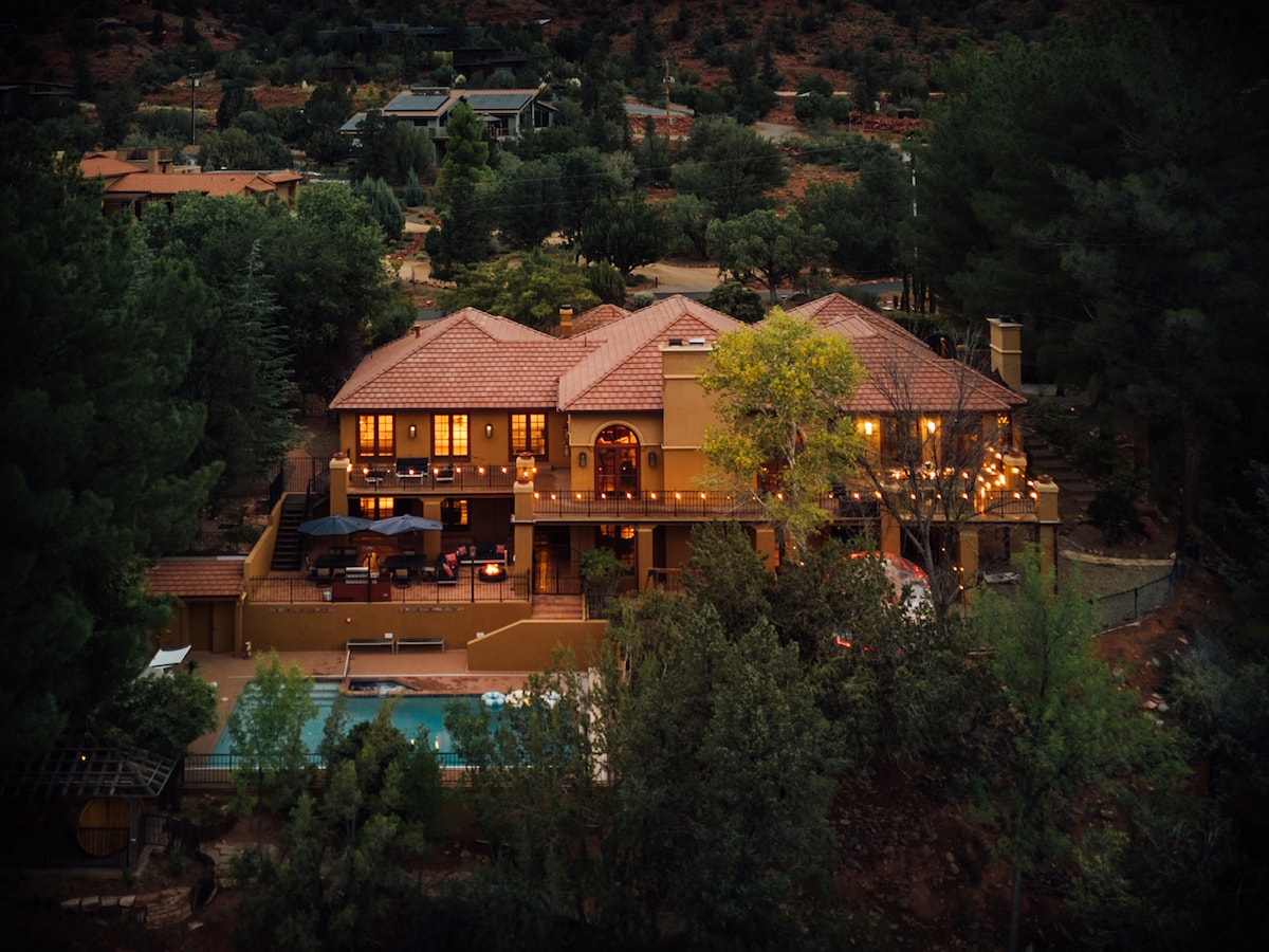 8BR Creekside Estate w Pool, Sauna, Gym, Sky Dome