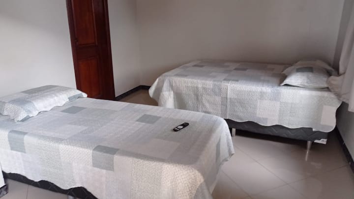 חדר עם חדר רחצה 