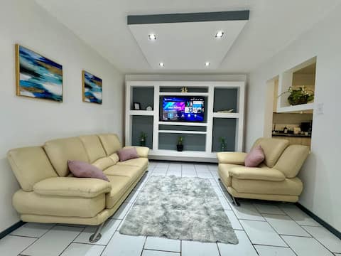 Family house in excellent area - Gomez Morin