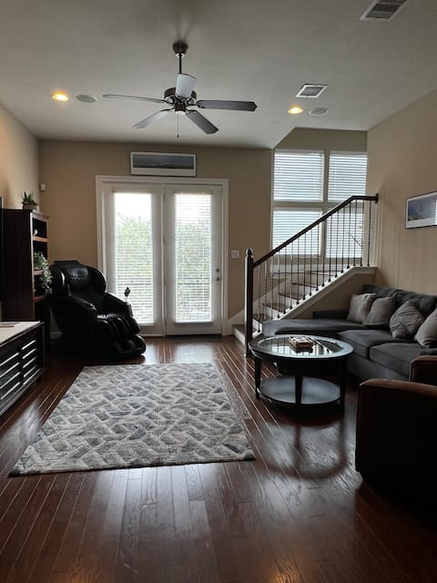 Top performing Airbnb: EADO City View Condo, walk to all stadiums in Downtown