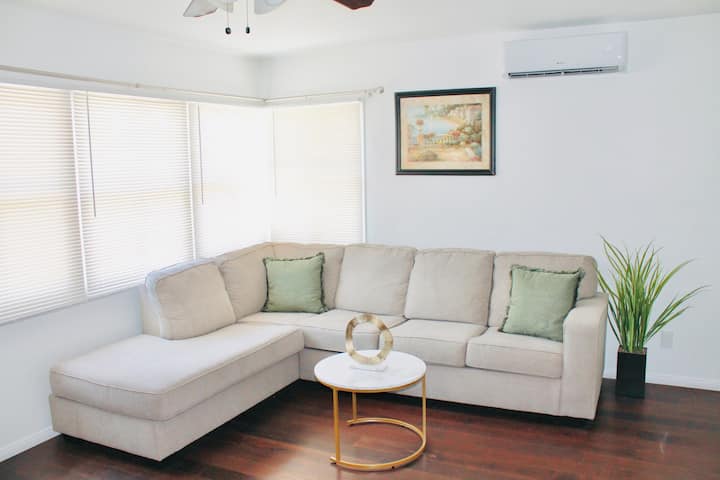Los Angeles Red Rose- 2BED/1BATH