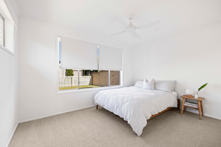 Трета спална соба со брачен кревет (широк 150 - 179 см)