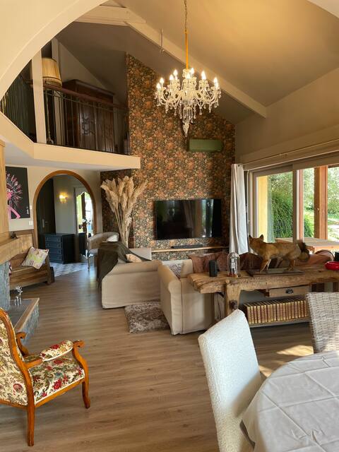 6 bedroom villa with panoramic view and pool