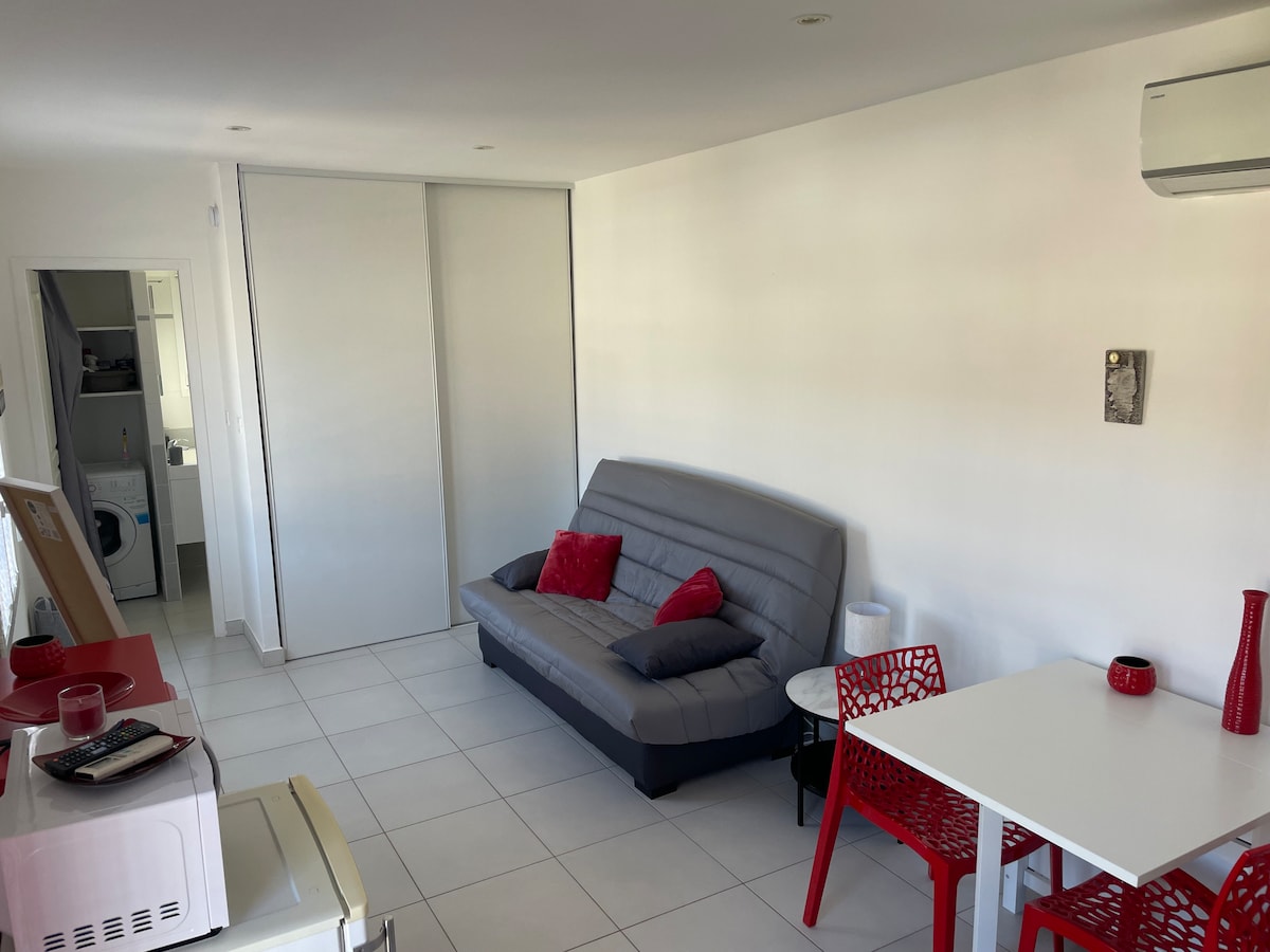 Erfolgreiche Airbnb-Immobilie: Very well-equipped studio close to ST Florent in Oletta