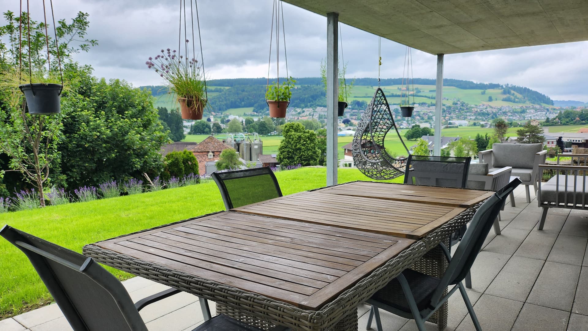 Studio with covered terrace and workplace