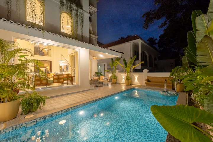 Luxurious 3BR Villa Solace w/ Private Pool & Lift